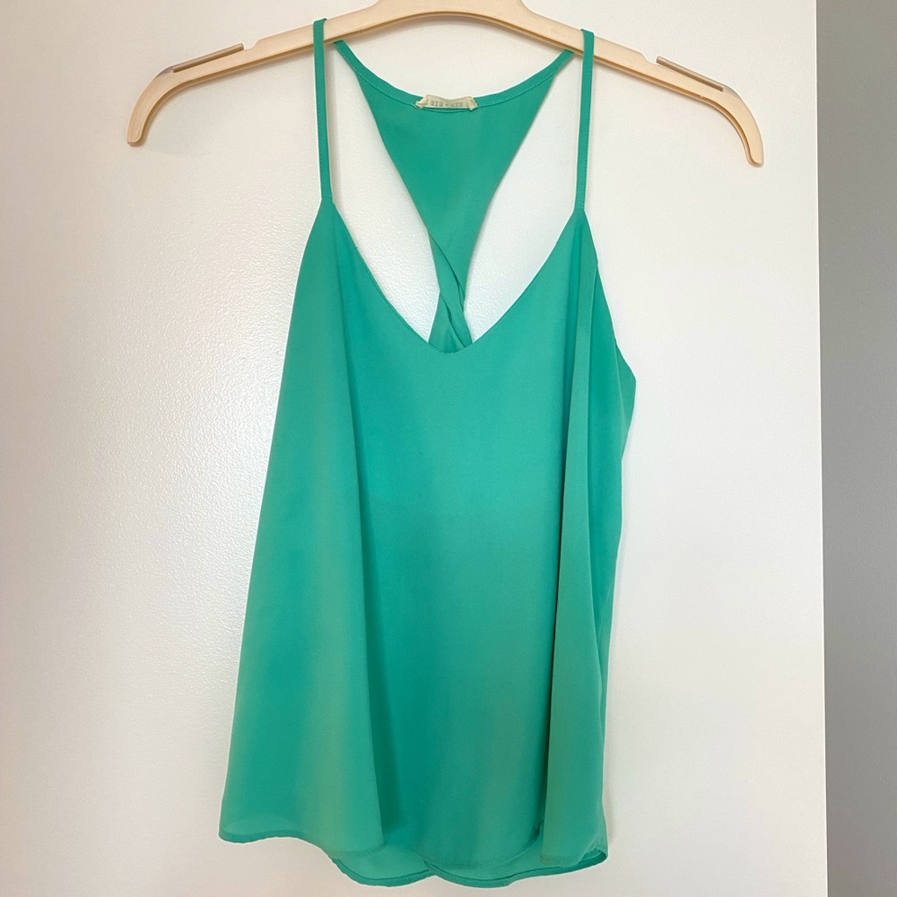 SIS•SIS Twist Back Top